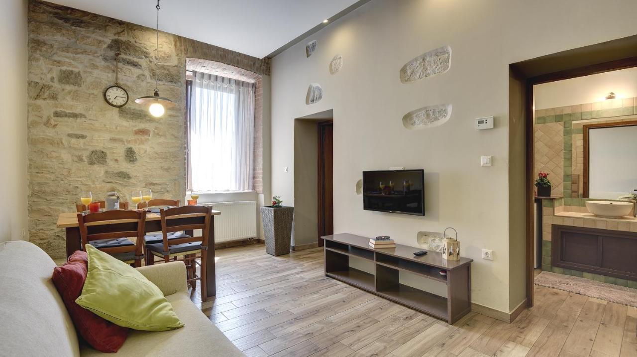 Mimoza Old Town Pula Apartments エクステリア 写真