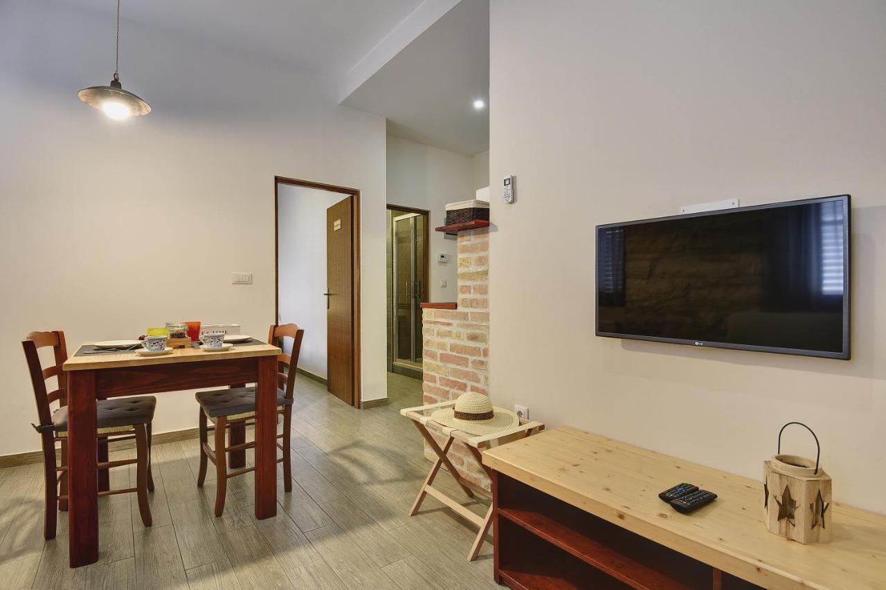 Mimoza Old Town Pula Apartments エクステリア 写真