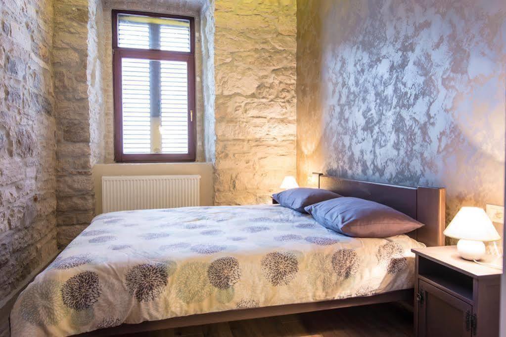 Mimoza Old Town Pula Apartments エクステリア 写真